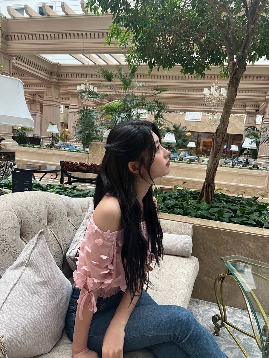 [WEVERSE • TRAD] Atualização da #SIHYEON: 

"Ásia Central é tão linda
Oi Cazaquistão 🎀💕”

#시현 #シヒョン
#EVERGLOW #에버글로우 
#エバーグロー <a href="/EVERGLOW_twt/">EVERGLOW(에버글로우)</a>