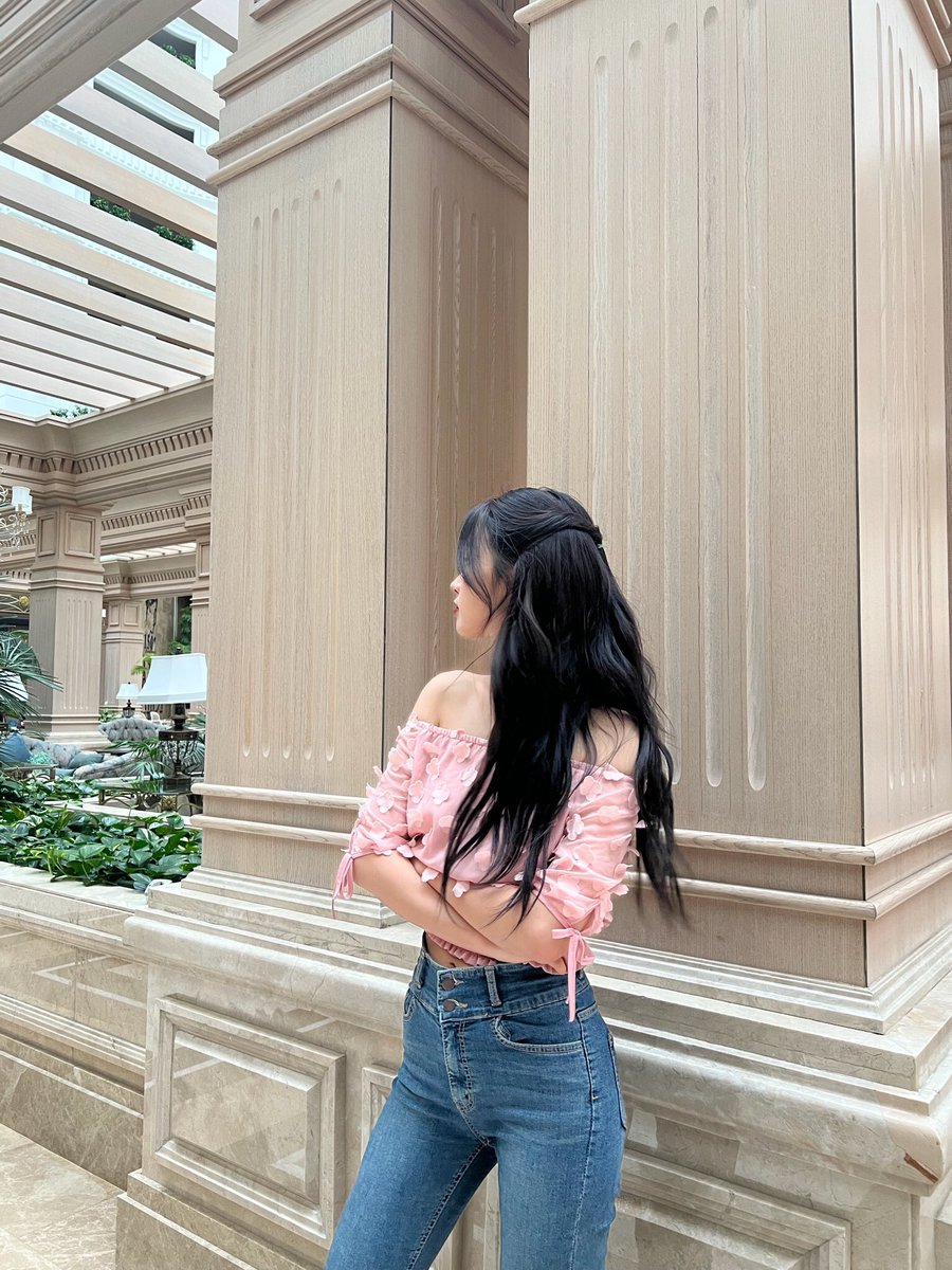 portaleverglow's tweet photo. [WEVERSE • TRAD] Atualização da #SIHYEON: 

"Ásia Central é tão linda
Oi Cazaquistão 🎀💕”

#시현 #シヒョン
#EVERGLOW #에버글로우 
#エバーグロー @EVERGLOW_twt https://t.co/ha4psCg6Br