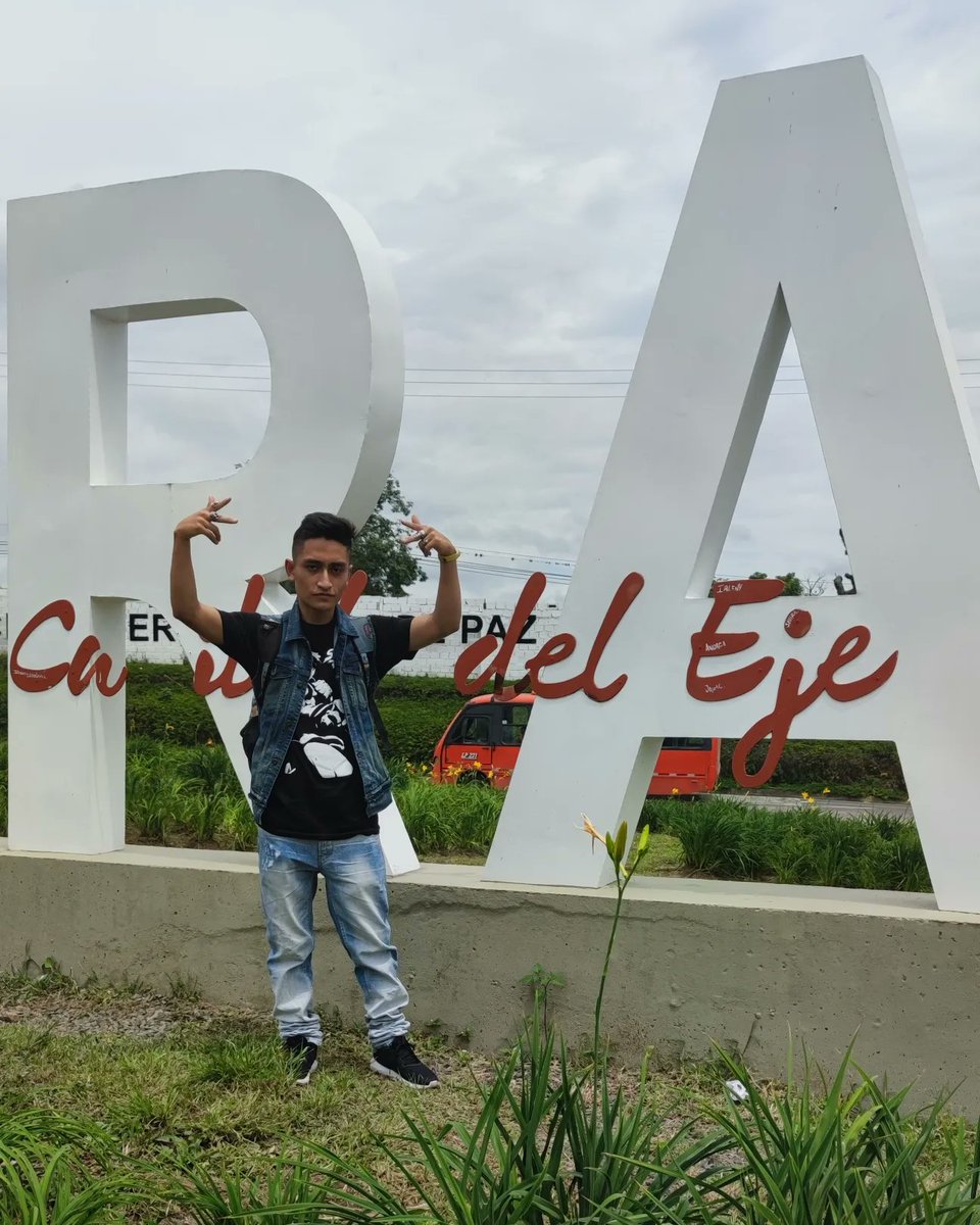 Alejandro_AT__'s tweet image. P E R E I R A 🇨🇴 ☕ . .
.
.
.
.
.
.
#AlejandroAT #ATG4MER #ejecafetero #pereira #pereiracapitaldeleje #pereiracity #pereiraenvivo #pereiracolombia