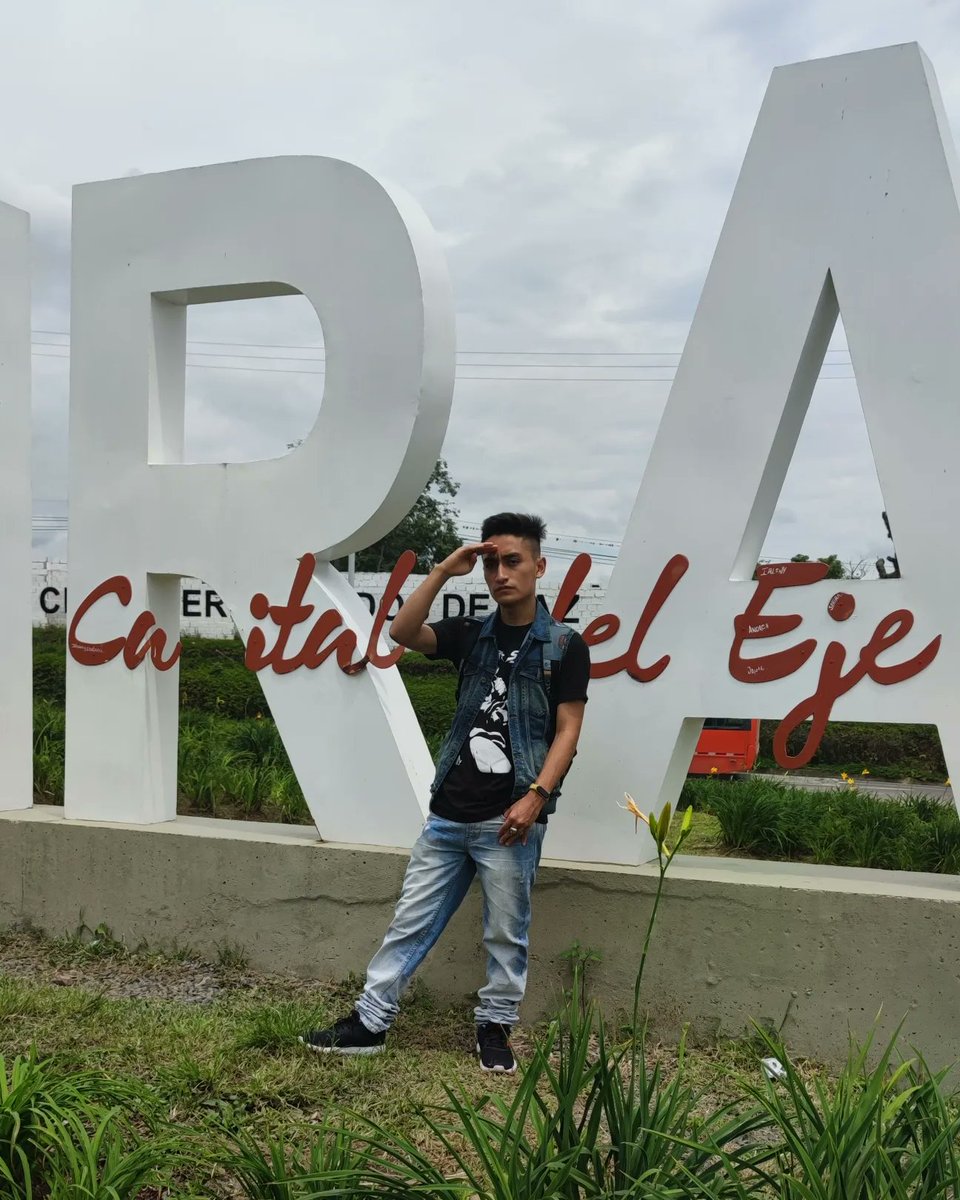 Alejandro_AT__'s tweet image. P E R E I R A 🇨🇴 ☕ . .
.
.
.
.
.
.
#AlejandroAT #ATG4MER #ejecafetero #pereira #pereiracapitaldeleje #pereiracity #pereiraenvivo #pereiracolombia