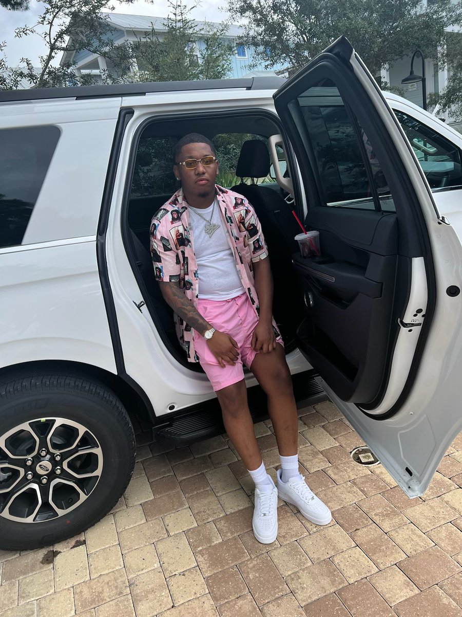 IsaiahConner5's tweet photo. Jackin off my pockets tryna make this money cum💰⏳my time here, 1of1. https://t.co/X9ZIY65hYw