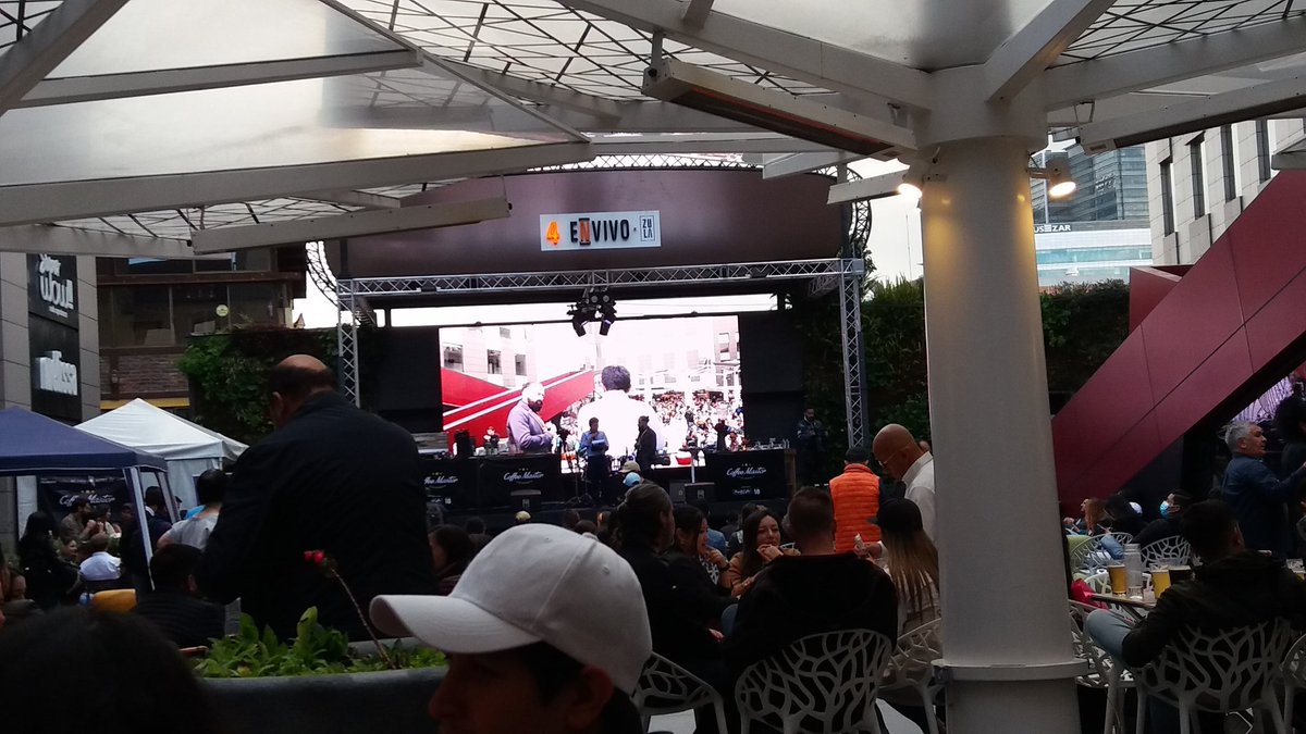 nomehac's tweet photo. Un café para el calor en la final del #coffemaster Bogotá. No veo a ninguno de mis caféamigos https://t.co/YvYla9J0bk