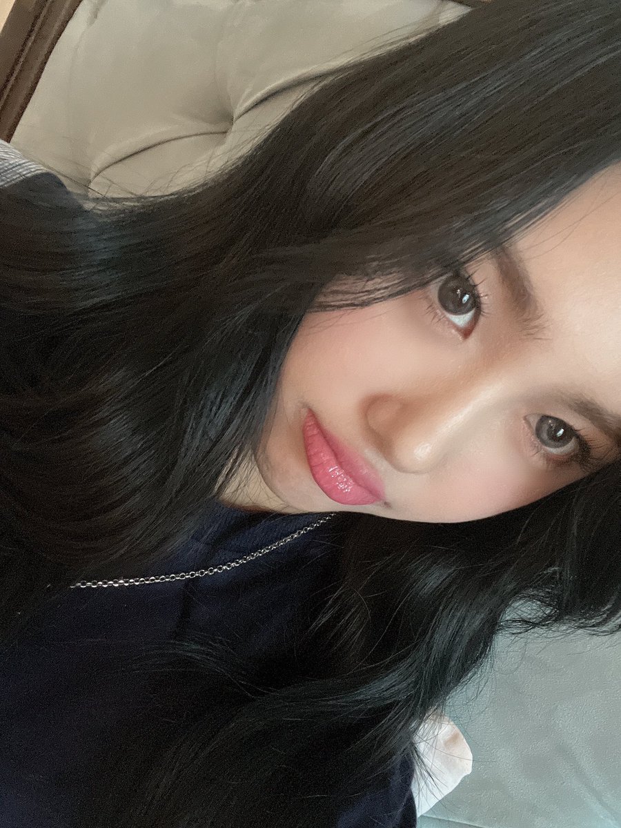 [WEVERSE • TRAD] Atualização da #AISHA:  

“Pra falar a verdade tirei (essas fotos) ontem hehehe o clima aqui é totalmente de outono!!! Que bela vista”

#아샤 #アシャ #EVERGLOW #에버글로우 #エバーグロー <a href="/EVERGLOW_twt/">EVERGLOW(에버글로우)</a>