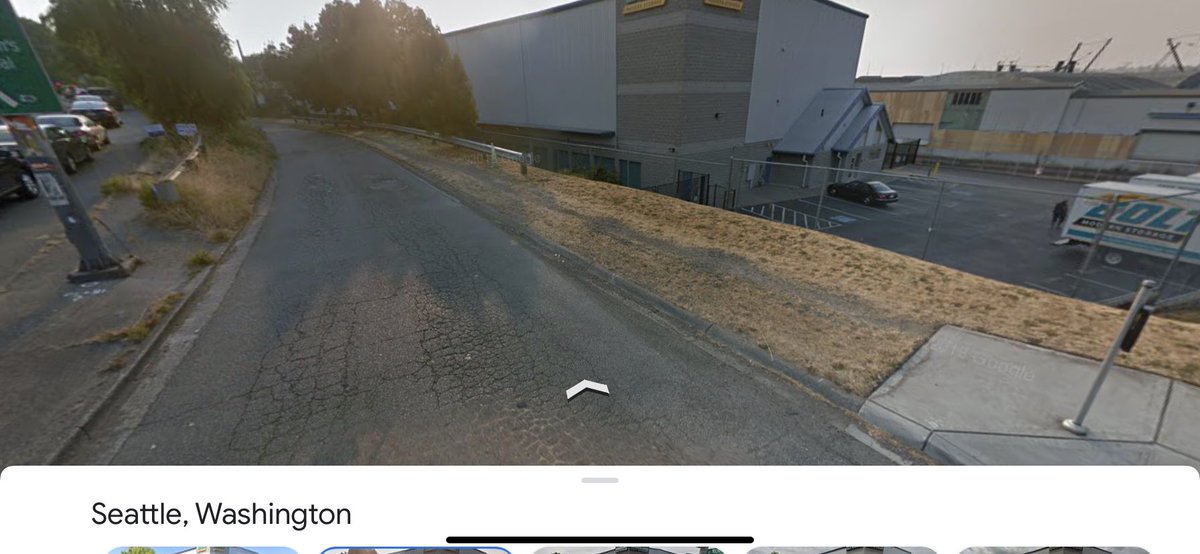 ScottA_SEA's tweet photo. @QAGreenways @NWGreenways I didn't realize that path had been paved. Way nicer than 2017 street view shows. Still, guardrail should be moved. https://t.co/RsjkYVgKZa