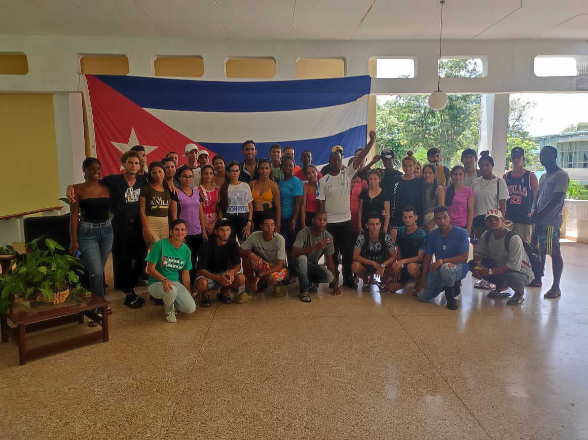 DarmandMusic's tweet photo. ¡Tremendos los campamentos de verano! 😎 Una revolución en todo el país #VamosConTodo💙🇨🇺 https://t.co/rarSJetWuc