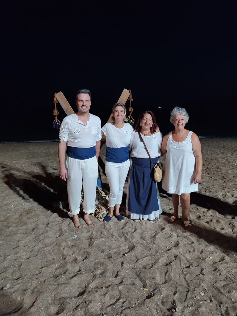 CrisPCarrasco's tweet photo. La jábega es un arte de pesca tradicional antiguo, que refleja el modo de vida de un pueblo pesquero,que avistaba el pescado desde la orilla y acudían a la faena,hasta su subasta.
#tradiciones #ElPortus
#jabegamarinera
#litoral #Cartagena💙 https://t.co/pANzmMSCgZ