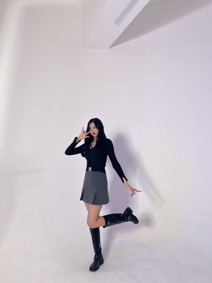 portaleverglow's tweet photo. [☕️ • TRAD] Atualização da 💚 no ☕: 

Título: “😎” 

Conteúdo: “Bom dia” https://t.co/O2uaRoIFie