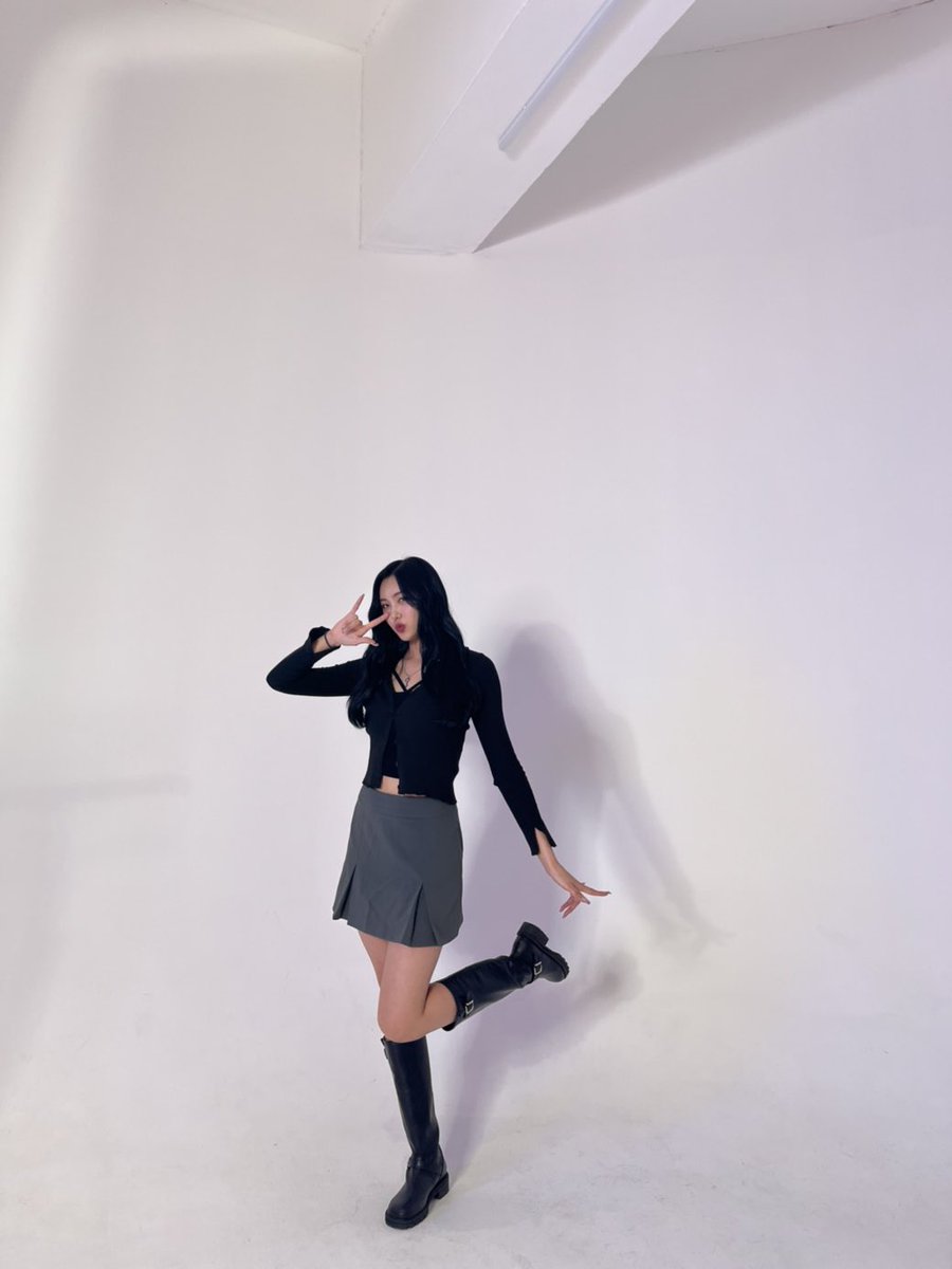 portaleverglow's tweet photo. [☕️ • TRAD] Atualização da 💚 no ☕: 

Título: “😎” 

Conteúdo: “Bom dia” https://t.co/O2uaRoIFie