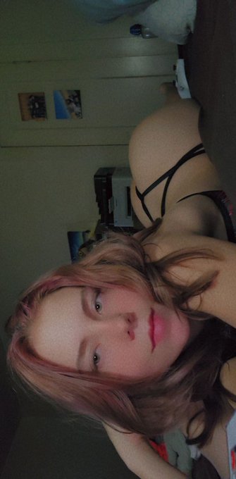 I offer special requests!! #sellingcontent #selfpromosaturday #sellingcheapcontent #feetpicsforsales