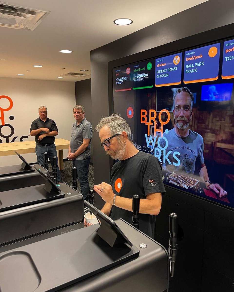 michaelscher's tweet photo. Hey, our @brothworks popup shop is open at TD Centre across from Fabbrica. Mon-Fri, 7-6. Come by for a visit and experience broth-based beverages! https://t.co/7JJx623Nsa