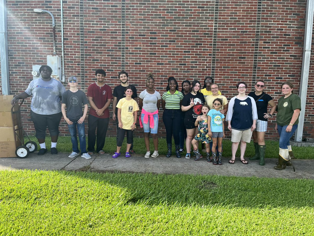 msa_w's tweet photo. Super proud of these Sr. Beta Club members who spent their soggy Saturday volunteering with the library folks to move boxes and boxes and BOXES of books today! #thisishowwedoit #becauseweareWEST https://t.co/UrXCqqyszl