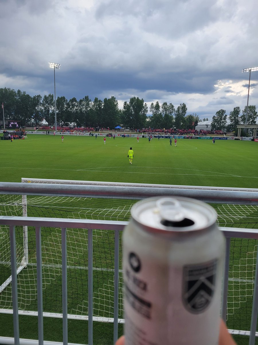Waited for 30 mins of the ⚡️delay...now watching from the comfort of my couch. Didn't come prepared for monsoon season, my <a href="/CPLCavalryFC/">Cavalry FC</a> hard-core card has been revoked 🤷‍♂️. Looking good on TV <a href="/footsoldierssg/">Foot Soldiers</a> 👏👏👏