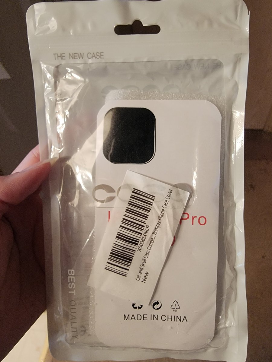 whiskeysnack85's tweet photo. Never in my life! I ordered a case for my kid and it came today with nothing in it. #Amazon #packagefail https://t.co/OPAriUOBra