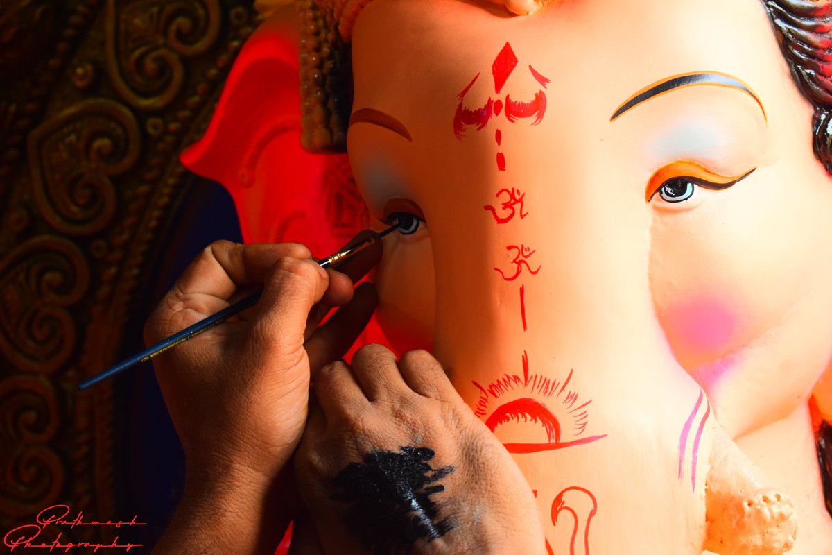 PrathmeshPhoto2's tweet image. The makers of lord Ganesh

It&apos;s said that god makes us, but I say the street artist makes the statues to make us feel god is still with us.

#prathmeshphotography #natgeoyourshot #natgeoindia #nikon #ganpati #ahmedabad #ganesh  #ganeshchaturthi #india #ganpatifestival #bappalover