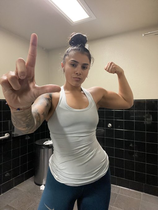 You wish you could be in my choke hold loser 😈 https://t.co/wr8FzngaC1