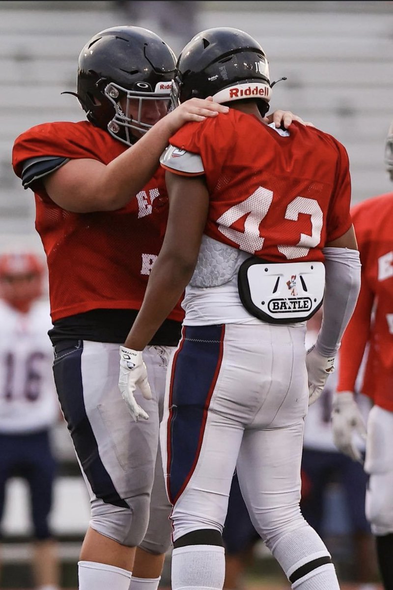 kellykim34's tweet photo. Action shots of Gabe this week.
#FridayNightLights -LETS GO!
#58
#backinblood
#badass
#eaglepride
#mompride
#edisoneagles
@ncsa https://t.co/aUdq7Dki7f