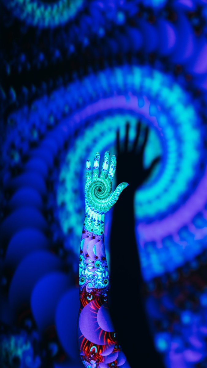 gm, let’s brighten the mood on the TL with a  giveaway, shall we?

I’ll be sending an edition of “Swing on the Spiral” to a lucky follower.

rules: follow me, <a href="/madebyanimus/">ANIMUS</a>, <a href="/buscandoam3rica/">Buscando América</a>, and comment one thing you’re grateful for. 

🌀good luck!🌀

niftygateway.com/marketplace/it…