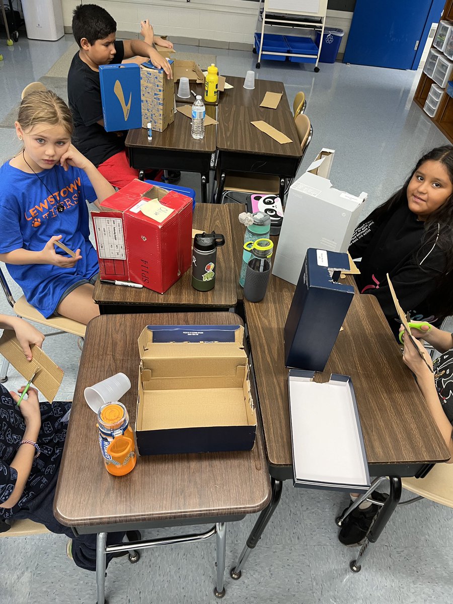 MLHles's tweet photo. 4th graders creating their plant mazes for Science! So much creativity and patience! @FCPSBFockler @LESFCPS https://t.co/xoWimUUbS0