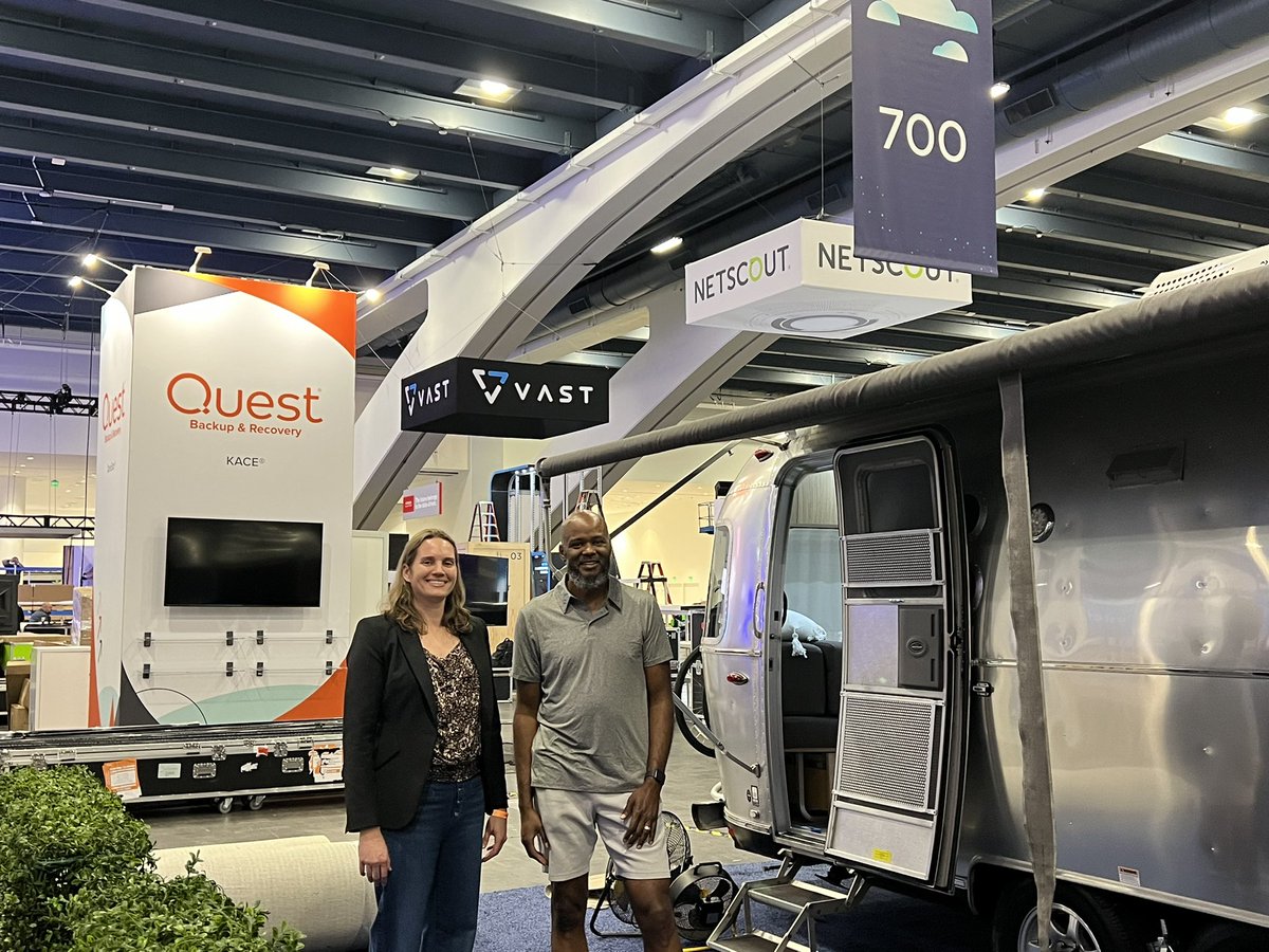 CTOAdvisor's tweet image. All the @VMware stars are stopping by. @AmandaBlev #CTOARoadTrip #VMwareExplore