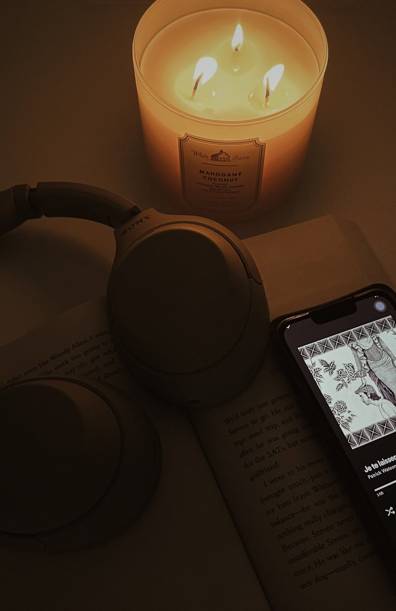 devilldecker's tweet photo. I nearly burned the summer I turned pretty book :) sooo 😭 https://t.co/oOd2EirUND