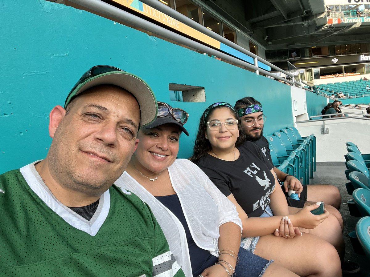 EZCARTRADE's tweet photo. EZ cartrade team at the Miami and Eagles game #finsup https://t.co/VAthA38n45