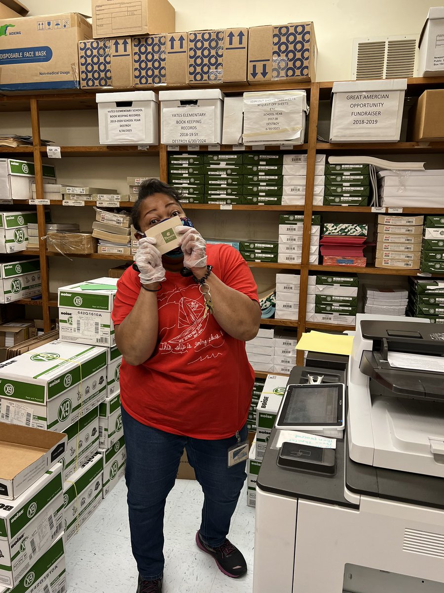 mrsramirez2002's tweet photo. Yates’ Staff searching for hidden  gift cards after an amazing Open House! #nnpsproud #nnpsteachersrock https://t.co/3TxL10sIZK