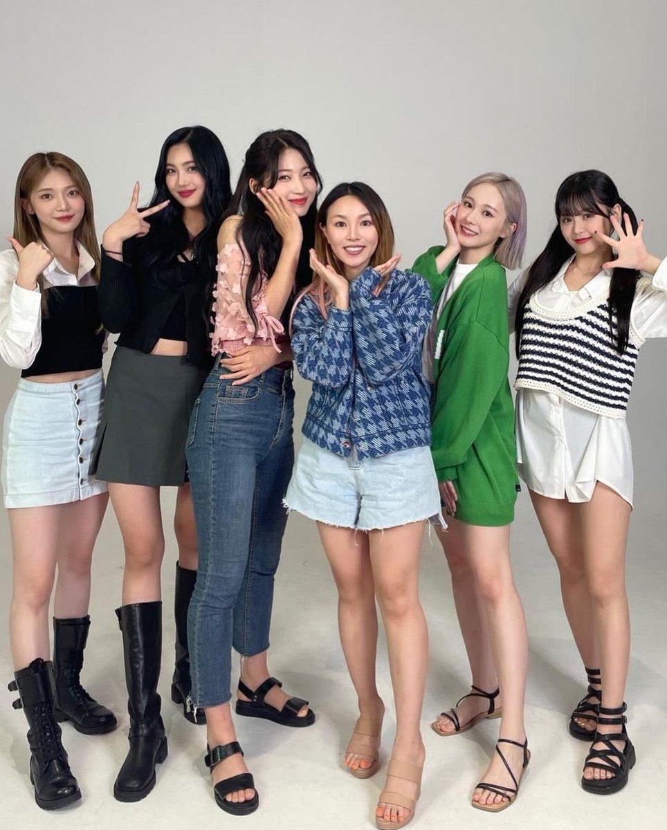 [INFO] A Youtuber minkyungha atualizou sua conta do Instagram com o #EVERGLOW, ela informou que entrevistou o grupo e que o vídeo será lançado em breve. 

🖇- instagram.com/p/Chwfz7zL_fh/…

#에버글로우 #エバーグロー <a href="/EVERGLOW_twt/">EVERGLOW(에버글로우)</a>