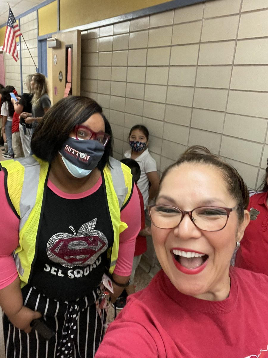 EdithRose07's tweet photo. @SayitSavoy @HISDPDCORE @SuttonES_HISD 👮‍♀️ 👮🏾‍♂️ 👮 ♥️♥️♥️🎉🎉🎉🐻🐻🐻 https://t.co/5DEMbTq51B