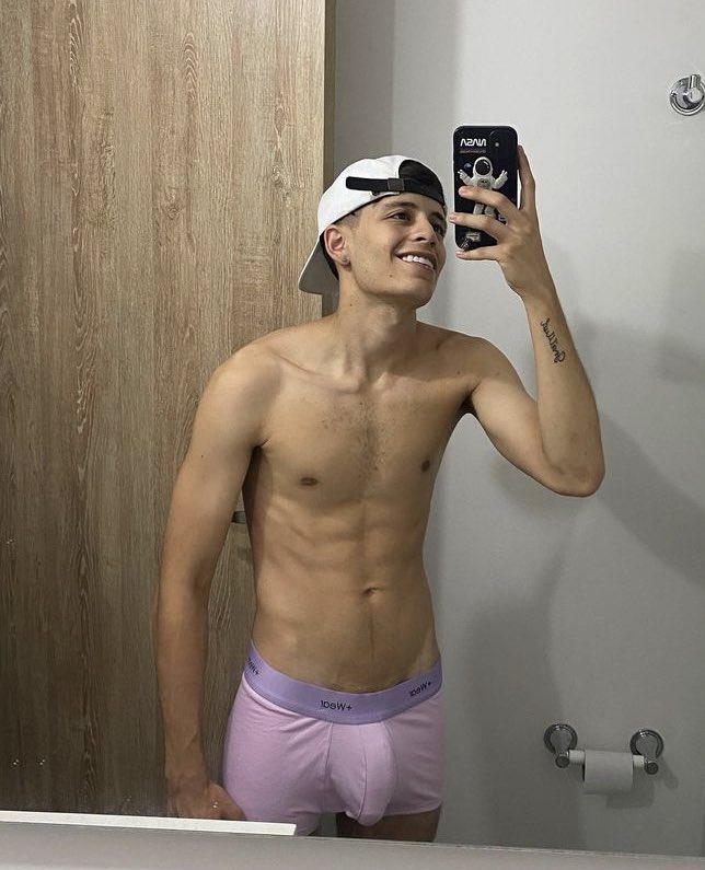AlejoZapata22's tweet photo. Contenido muy hot al dm 🔥🤑 https://t.co/aViU0rh4Qk