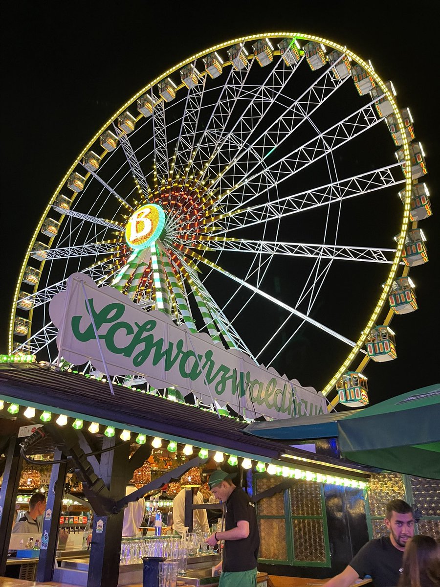 Venimos a la feria 🎡 la schueberfouer más antigua de Europa, todo un evento aquí en Luxemburgo y ganamos peluches 🥳🥳🥰🥰😍😍🙏🙏😎😎