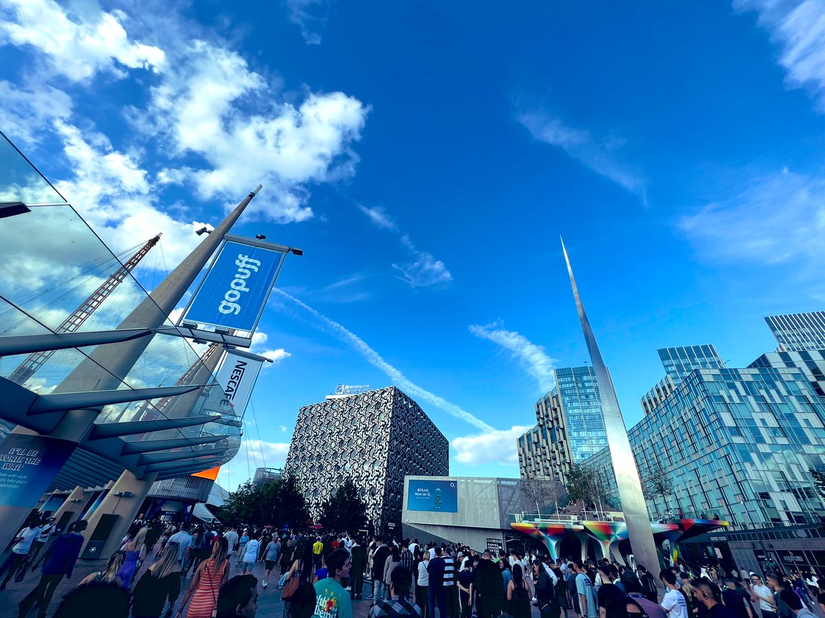 P96684568's tweet photo. ロンドンのウォーターフロントを一望出来るロンドンケーブルカーに🚠
結構並ぶけど£5で見晴らしの良い景色が楽しめます♪
モダンロンドンはクラシックロンドンとはまた違う良さを感じられました‼︎
#旅行好きな人と繋がりたい #旅の写真 #londoncablecar https://t.co/r3oODFDVmJ