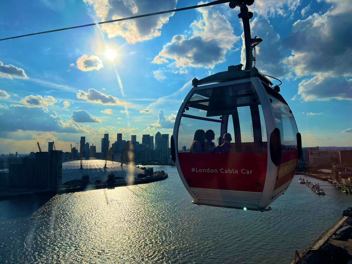 P96684568's tweet photo. ロンドンのウォーターフロントを一望出来るロンドンケーブルカーに🚠
結構並ぶけど£5で見晴らしの良い景色が楽しめます♪
モダンロンドンはクラシックロンドンとはまた違う良さを感じられました‼︎
#旅行好きな人と繋がりたい #旅の写真 #londoncablecar https://t.co/r3oODFDVmJ