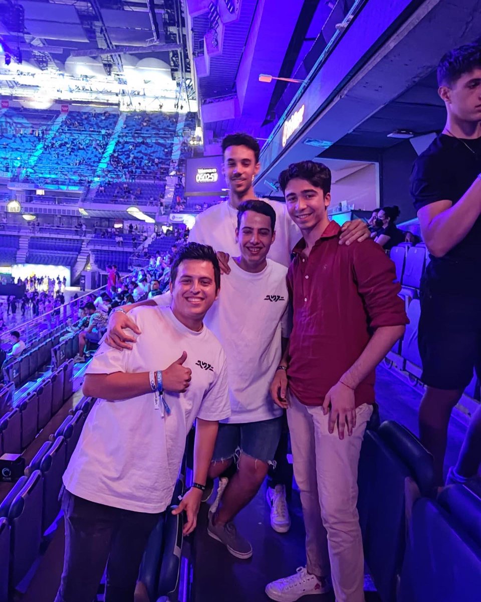 MrCryptoGZ's tweet photo. MrFariña representando en el #MetaverseDay de Mundo Crypto. 💣💣 @racksmafia https://t.co/8zYL94HUmt