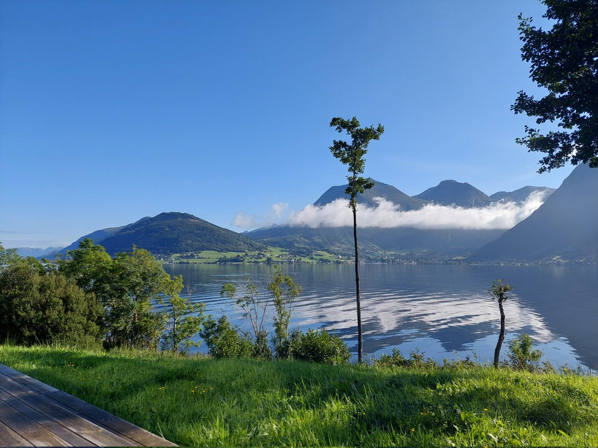 Frida_SH's tweet photo. It's a wrap on @JRSO_IODP #exp382 #IcebergAlley post-cruise meeting. A brief recharge at the cabin, then ICP14 Bergen. Let's goo https://t.co/7BDxvZeuXk