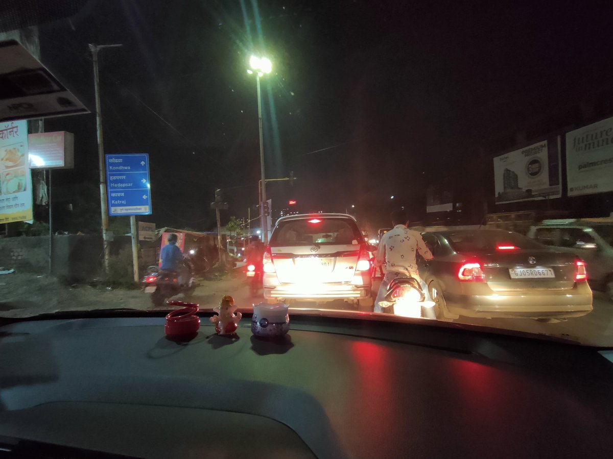 amitsomaiya1's tweet photo. Everyday story at Khadi machine chowk. No signal, no traffic police. Stuck in traffic. No proper roads.
Please do the needful. I am reporting this since a year. @PuneCityTraffic @PMCPune @mohol_murlidhar @ThePuneMirror
#trafficjam #khadimachine #pathetic #frustrated #punekar https://t.co/ITSj8F4HRw