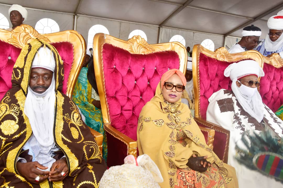 DrRamatuAliyu's tweet photo. Earlier today, I was delighted to present a staff of office, on behalf of the FCT Administration, to Sarkin Bwari, Alhj. Awwal Musa Ijakoro II, who has been crowned by the kingmakers. https://t.co/ttGy6tsQ44