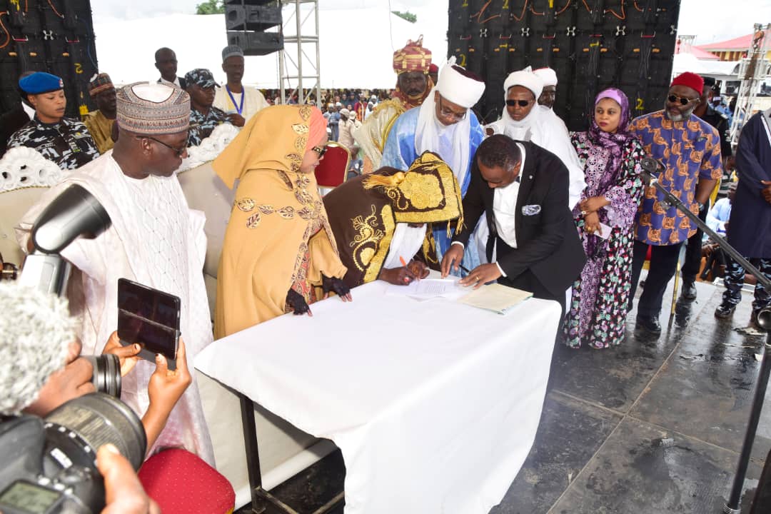 DrRamatuAliyu's tweet photo. I used the occasion to recommend continued involvement of the traditional institutions in nation-building efforts in ways that would create conditions for more effective and efficient peace building, and conflict prevention initiatives in Nigeria.

~RTA https://t.co/BGO1rBgpAY