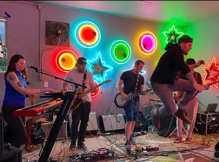 The Blue Room tweet media