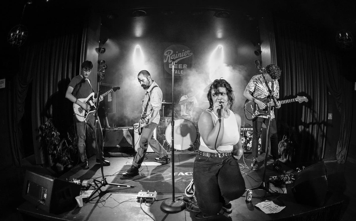 The Blue Room tweet media