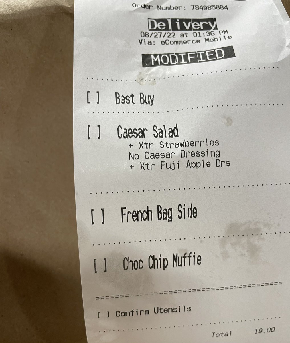 MichaelEDingess's tweet photo. @panerabread hello, I order Panera a couple times a week during my work week. The salad I ordered had chicken in it, but I didn’t order chicken in it. I’m a vegetarian and can’t eat it. The store told me to go online for the refund, so I’m hoping I can get a refund on this order https://t.co/5rSt1xuea7