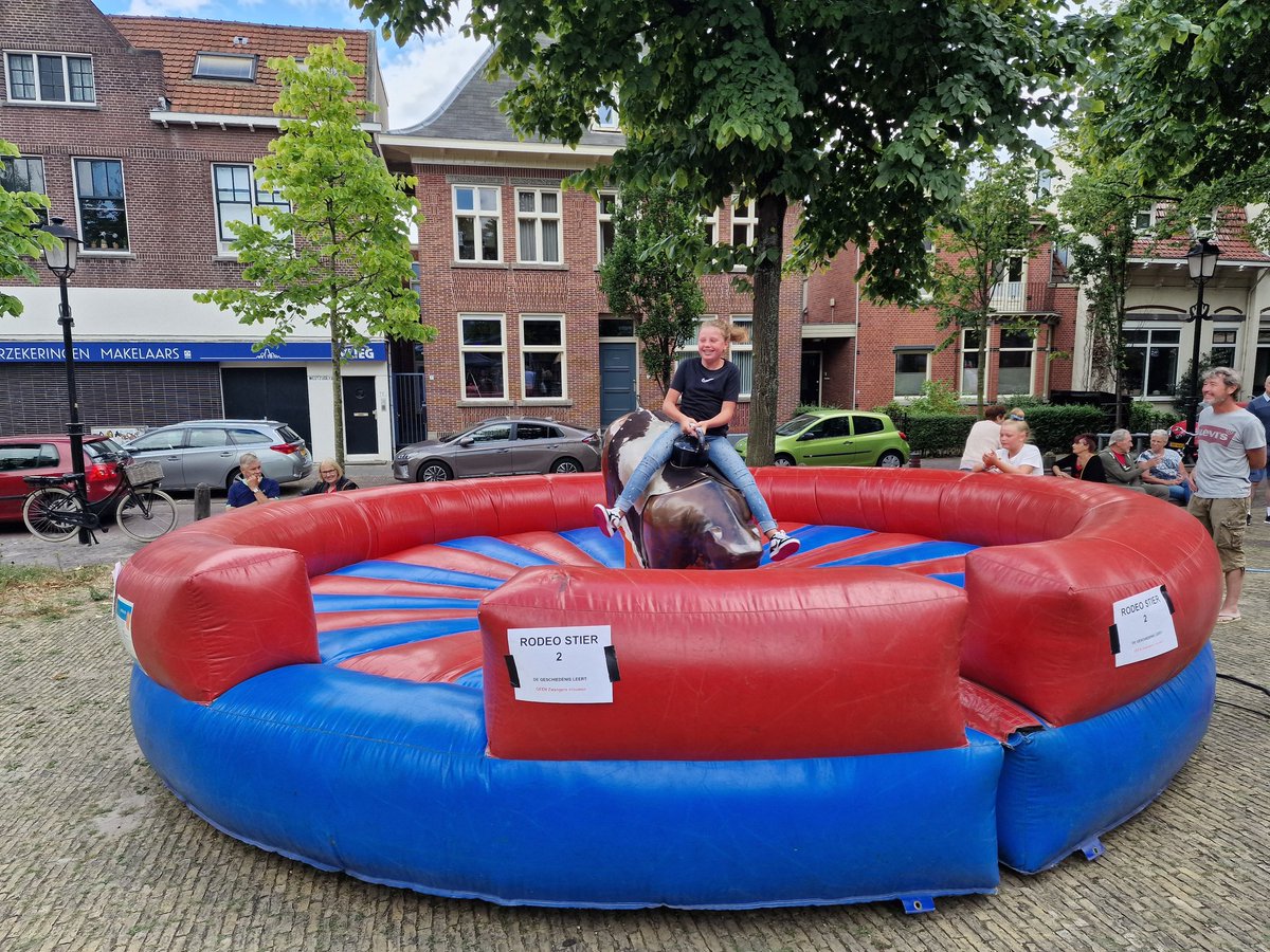 bullekerk's tweet photo. Impressie van het Trijntje Jans Bulle Festival vandaag op het kerkplein van de Bullekerk...
#CultureelCentrumBullekerk #LiveMuziek #CherryMoon #DJ #Foodtrucks #RodeoRide 
#Zaandam #Zaanstad https://t.co/Z3BjMxMyoK