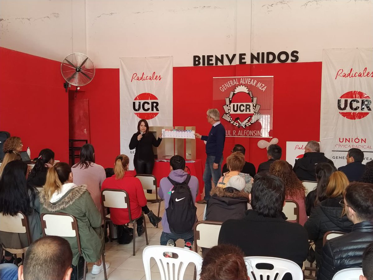 AlvearGral's tweet photo. Hoy se realizó una capacitación sobre Boleta Única en el Comité Departamental 

Estuvieron presentes los legisladores Leonardo Viñolo, José Vilches y Evelin Pérez 

#capacitación #boletaúnica #ucr https://t.co/WLFsuiIYnV