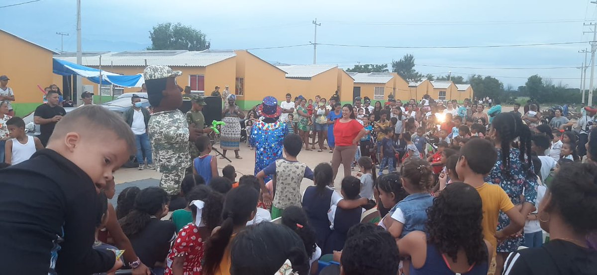 JhonFlorezJim's tweet photo. Con las intenciones de desalojo que tiene el secretario de gobierno de la Alcaldía de Valledupar, Arturo Calderón con el barrio Porvenir; ayer le demostramos que en ese lugar hay familias, niños y niñas decentes y no son delincuentes.

Seguiremos trabajando por nuestra gente. https://t.co/IsfRJe1QxB