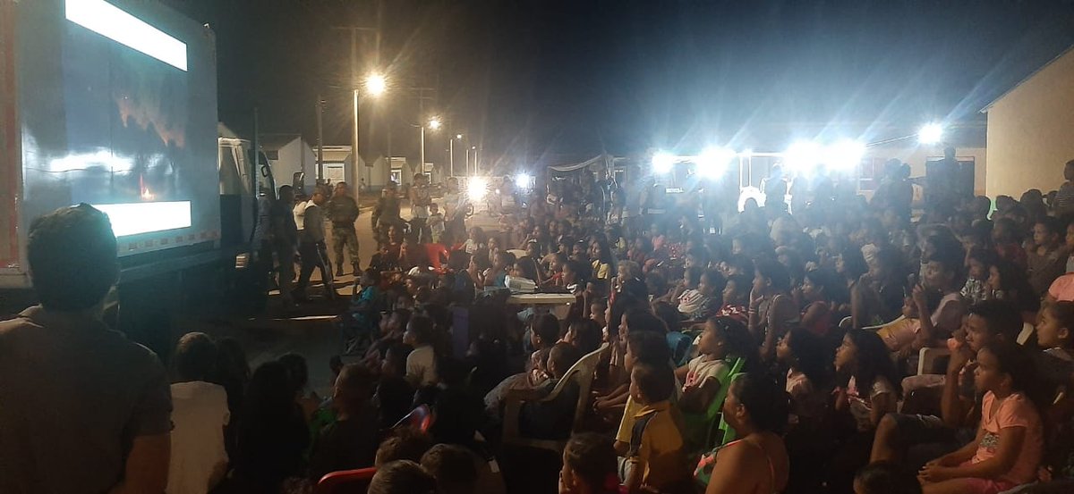 JhonFlorezJim's tweet photo. Con las intenciones de desalojo que tiene el secretario de gobierno de la Alcaldía de Valledupar, Arturo Calderón con el barrio Porvenir; ayer le demostramos que en ese lugar hay familias, niños y niñas decentes y no son delincuentes.

Seguiremos trabajando por nuestra gente. https://t.co/IsfRJe1QxB