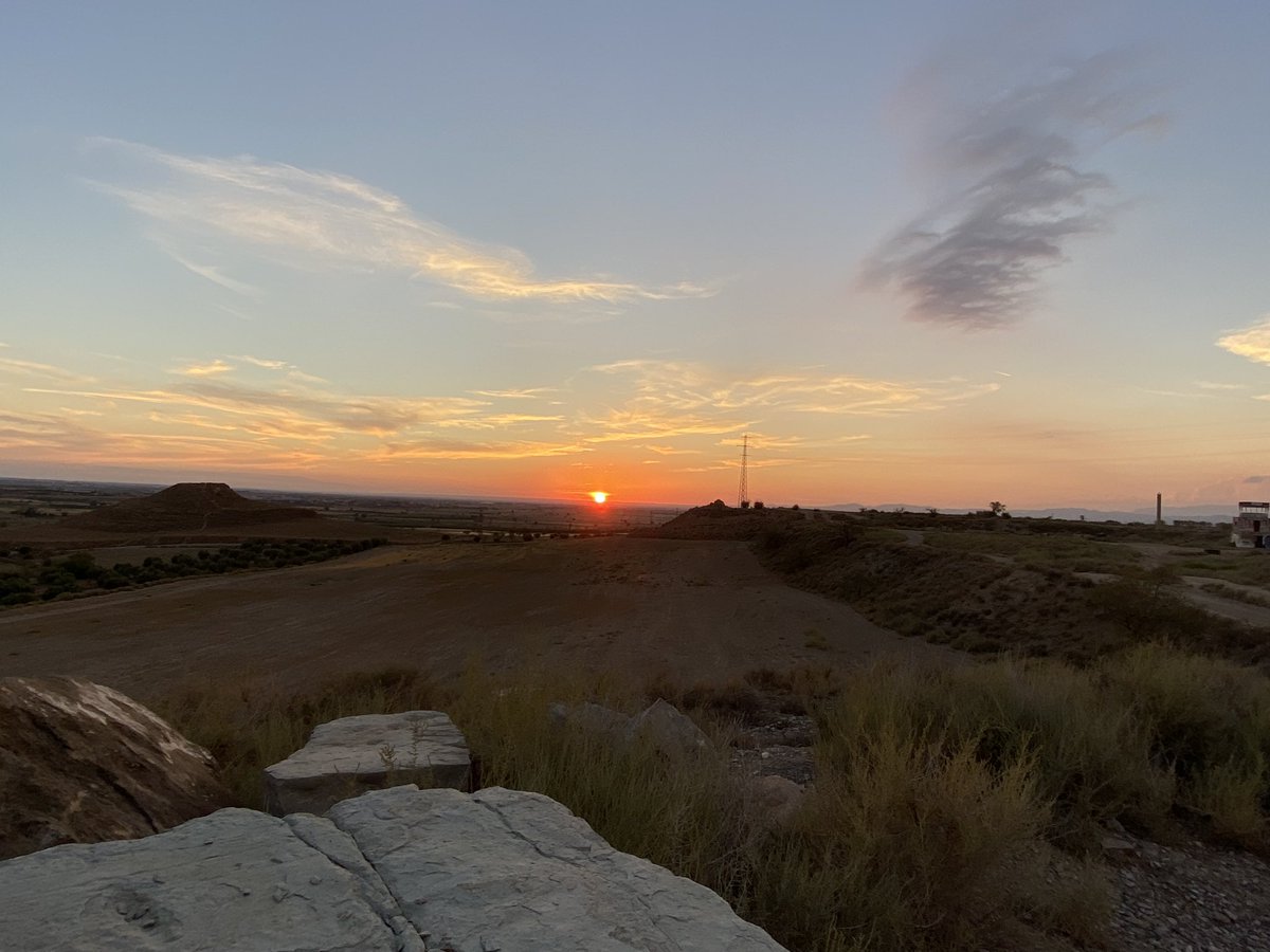 xrocacros's tweet photo. Posta de sol.
#SomDePonent 
#SomDeLOest 
#Estiu2022 
#RepúblicaCatalana https://t.co/N3LXHpV9DL