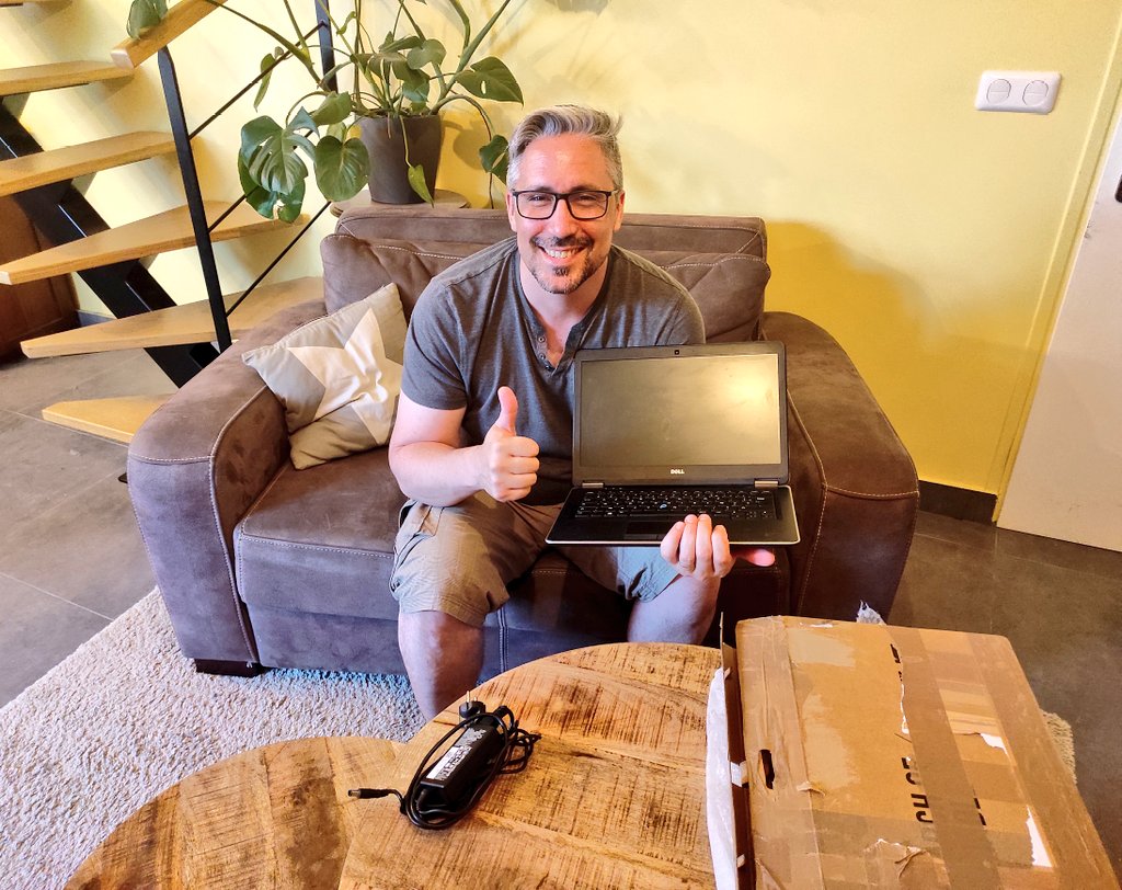 Belle surprise aujourd'hui ! Merci infiniment à <a href="/_Inforea/">♻️ Inforea #iFixit #GreenIT ♻️</a> pour son beau cadeaux ! 🙏
Une seconde vie et de belles aventures attendent ce portable restauré par ses soins 👌
Allez découvrir son travail sur sa chaîne Twitch !
Twitch.tv/inforea