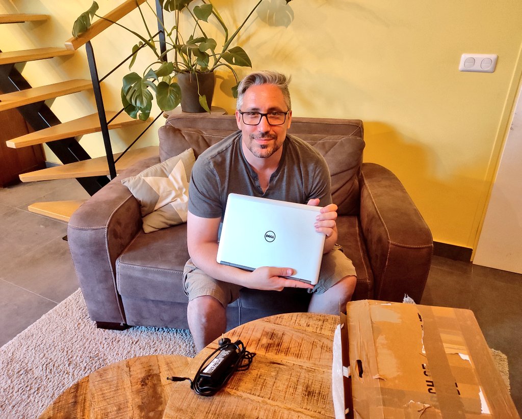 PDVSocial's tweet photo. Belle surprise aujourd'hui ! Merci infiniment à @_Inforea pour son beau cadeaux ! 🙏
Une seconde vie et de belles aventures attendent ce portable restauré par ses soins 👌
Allez découvrir son travail sur sa chaîne Twitch !
https://t.co/GkYt8cRvHh https://t.co/PT5Mtx3L3o