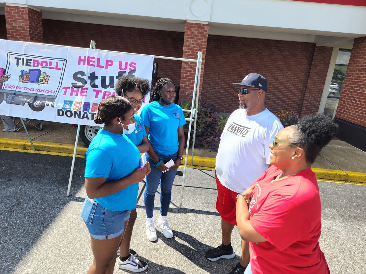 DannellyElemen2's tweet photo. The Tie &amp;  Doll non profit organization is sponsoring the STUFF THE TRUCK event.  Dannelly  Elementary appreciates their partnership and contribution to our school. 
 #BackpackProgram #DannellyElementary #StuffTheTruck https://t.co/3cohgnIGBs