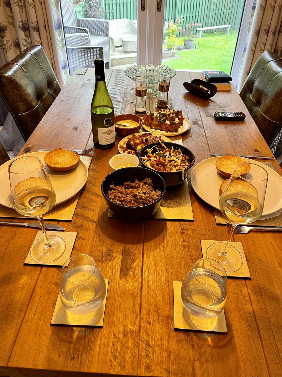 Buddie87's tweet photo. Fab-u-lous #Dishpatch #Ottolenghi #diningin #alfrescospread https://t.co/CjFqKs43vc