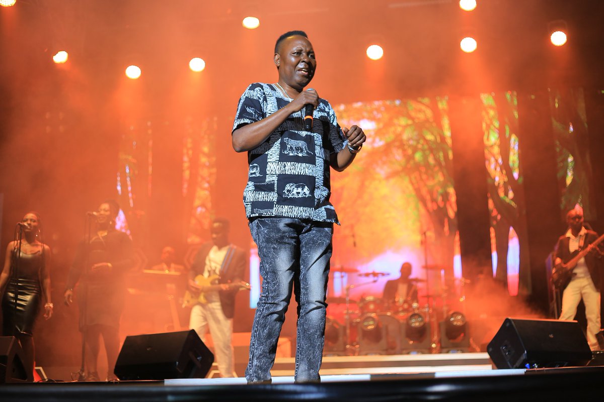 Legendsaliveug's tweet photo. The amazing legend #KabuyeSsemboga rocking the stage . #LegendsAliveUg, #MoniqueSeka, #rgConsult. 

Grooving with:@bukeddetv ,@newvisionwire , @PepsiUganda , @simbaradio , @nakaseromarket1#LegendsAliveUg, @RemmygiousL https://t.co/mvmrAoq4Kr